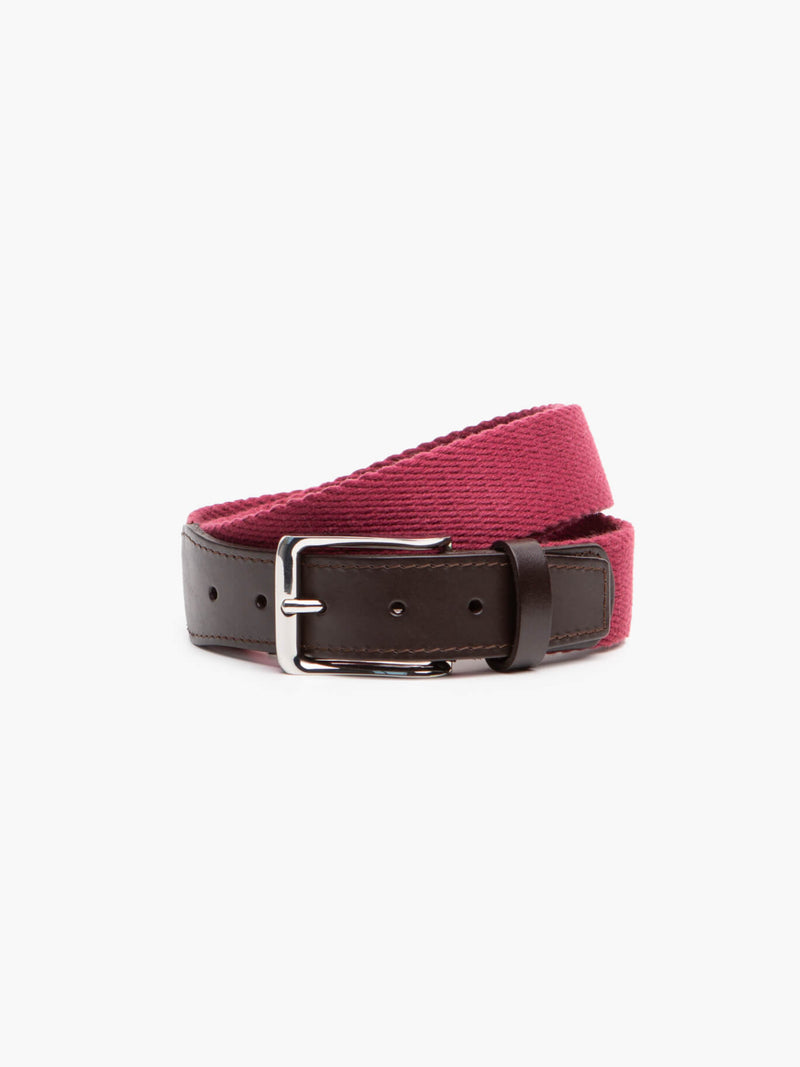 Cinturón de tejido rojo liso