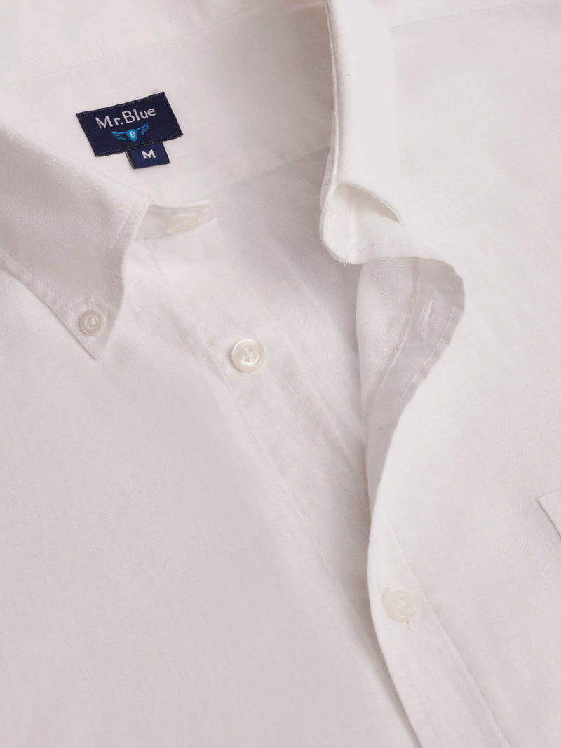 Camisa blanca de lino en forma regular