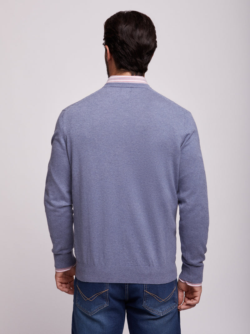 Jersey con cuello en V de algodón y cachemira de color gris azulado