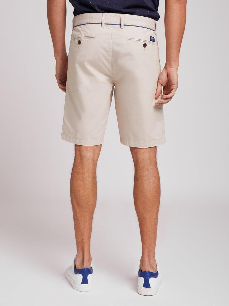 Pantalones cortos chinos de algodón beige de corte clásico