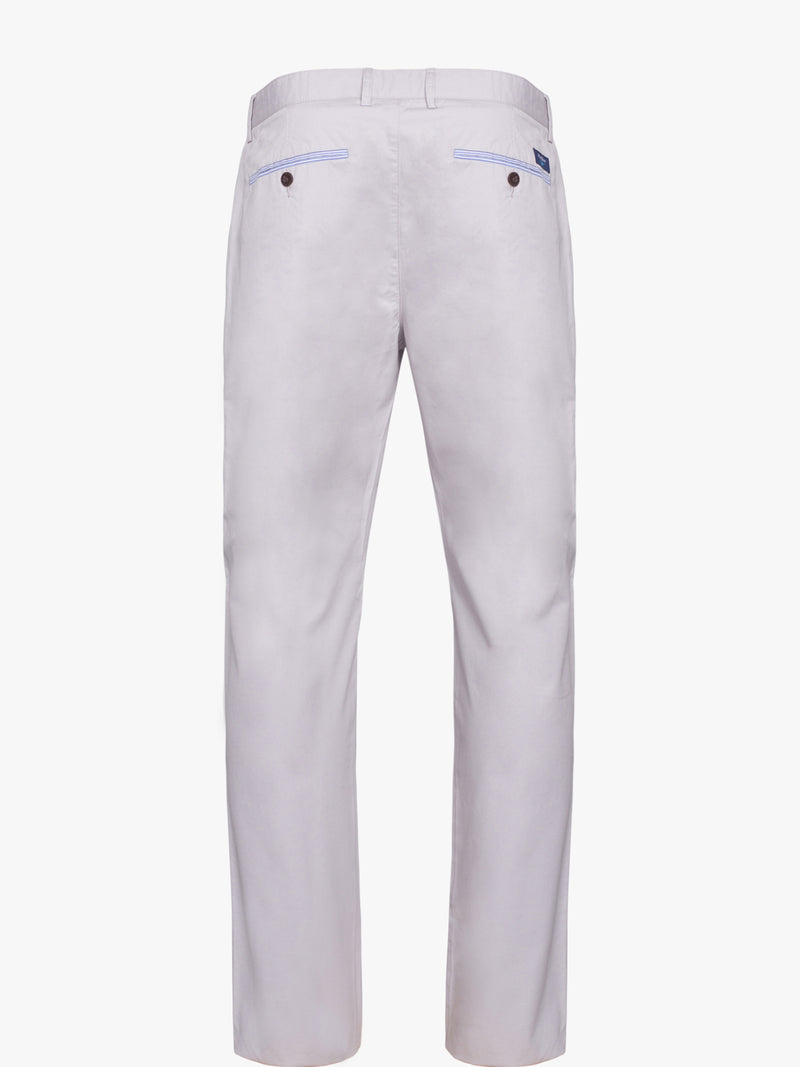 Pantalones chinos de color gris claro