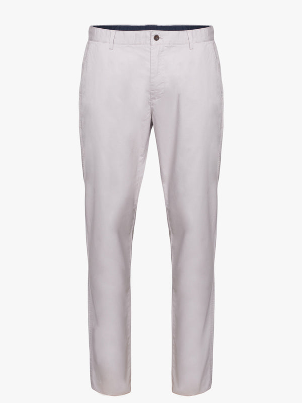Pantalones chinos de color gris claro