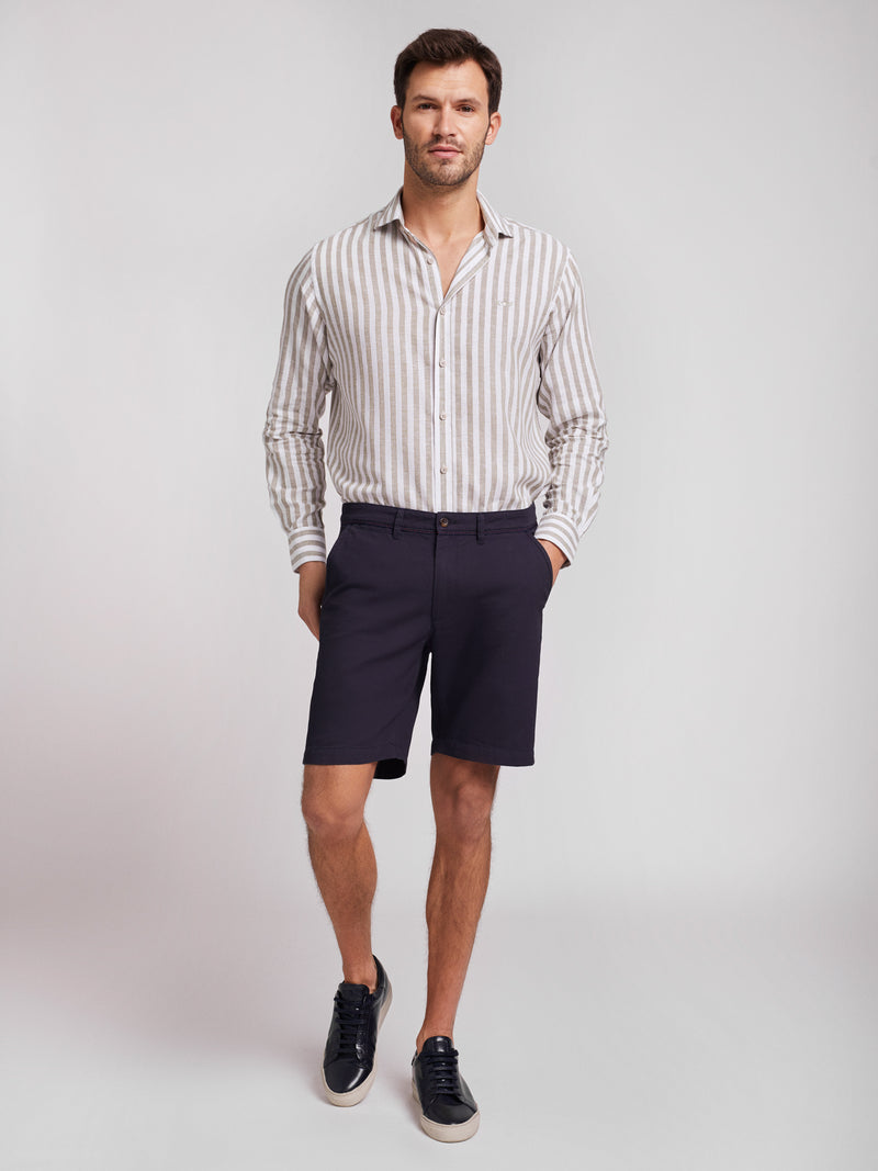 Dark blue structured Chino shorts in casual fit cotton